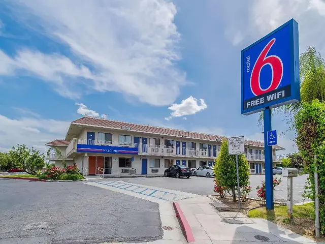 Motel 6 Bakersfield, CA - Airport