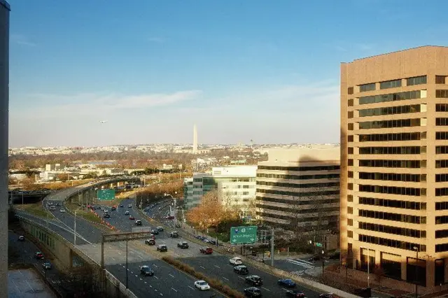 Embassy Suites by Hilton Crystal City National Air