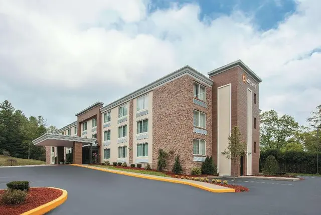 La Quinta Inn Suites By Wyndham Sturbridge