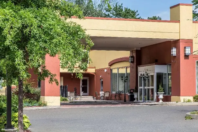 Hamden Hotel And Suites