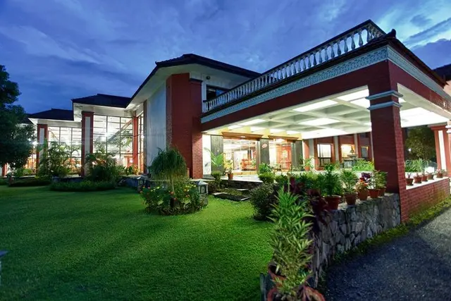 Pokhara Grande