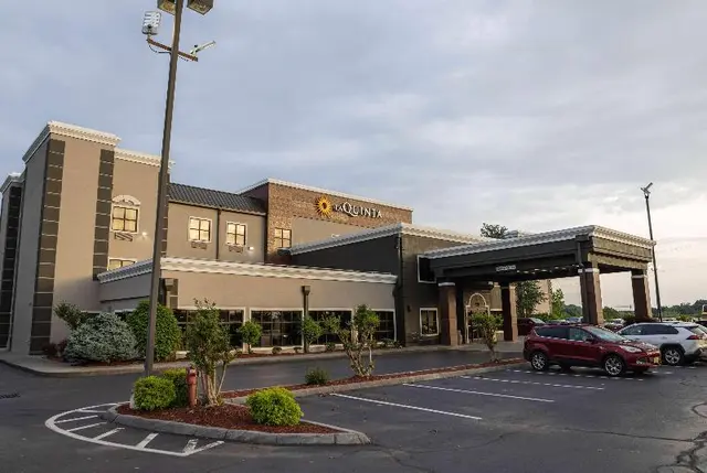 La Quinta Inn & Suites Knoxville Strawberry Plains
