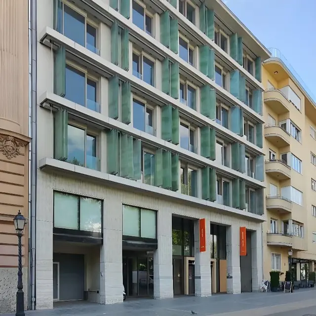 Leon Hotel & Lounge