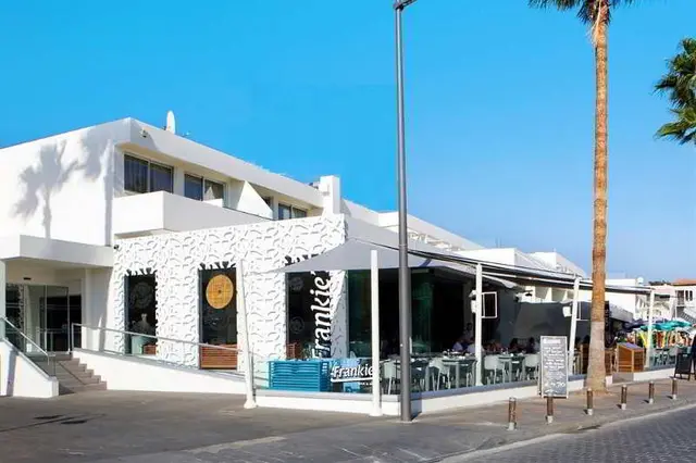 Melpo Antia Hotel & Suites
