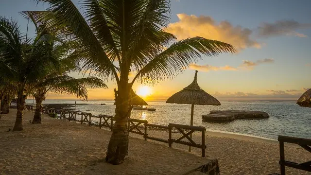 Le Peninsula Bay Beach Resort & Spa