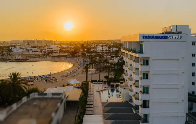 Tasia Maris Sands
