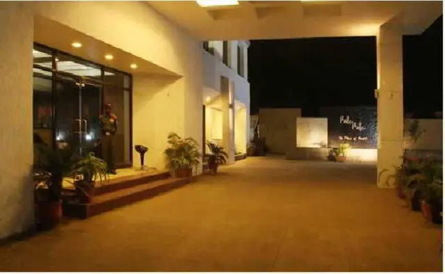 The Manor Hotel
