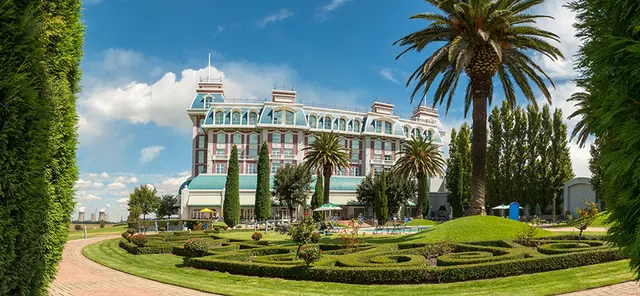 Graceland Hotel