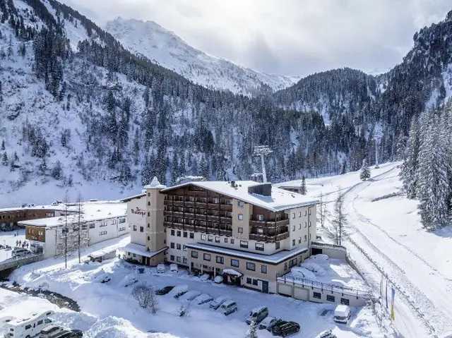 VALARA Alpine Art Hotel