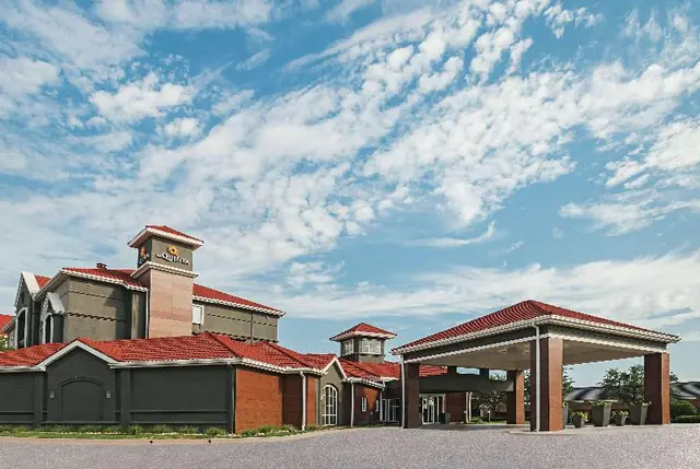 La Quinta Inn & Suites Forth Worth City View