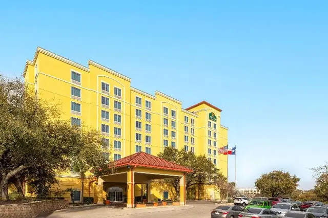 La Quinta Inn & Suites by Wyndham Medical Ctr NW