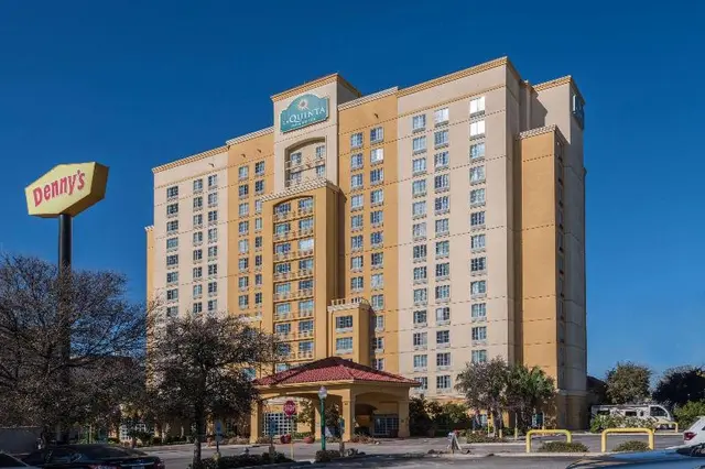 La Quinta Inn & Suites San Antonio Riverwalk