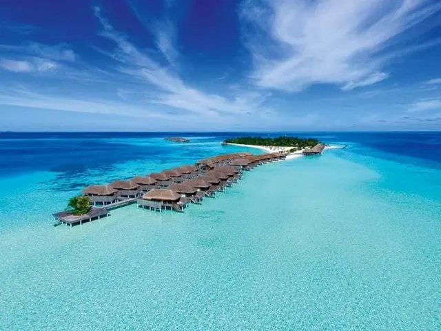 Constance Moofushi Resort