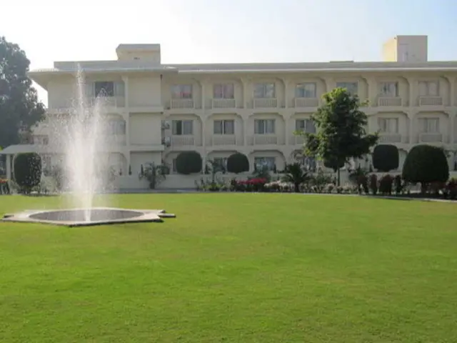 Ritz Plaza