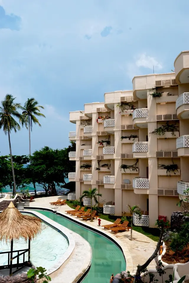 Hawaii Resort Family Suites @ Anyer Beach