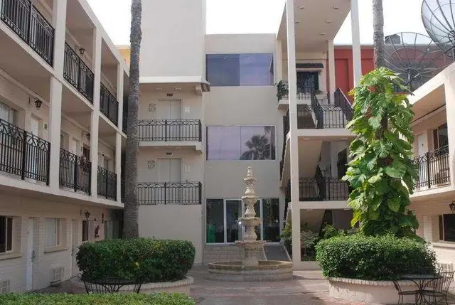 Hotel El Camino Inn & Suites