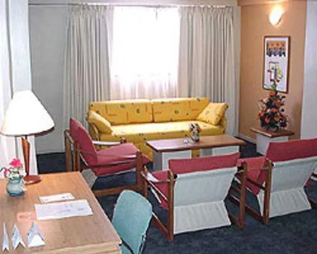 Lincoln  Suites 