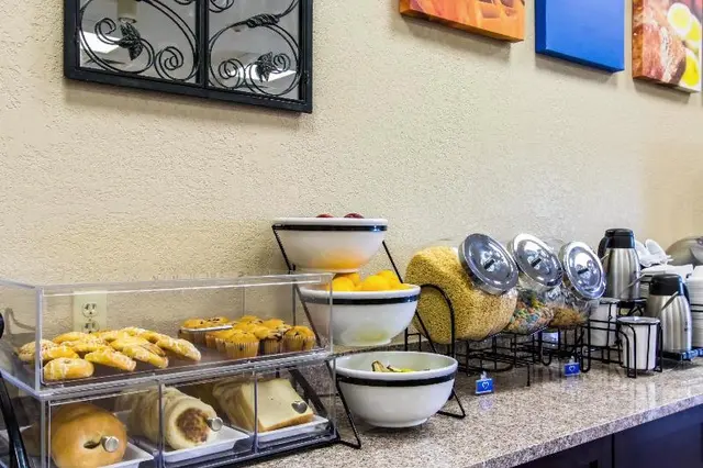 Comfort Inn & Suites