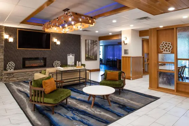 Fairfield Inn & SUI by Marriott Bakersfield Centr