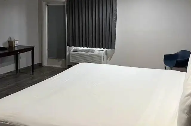 Super 8 byWyndham Mesa Downtown Near ConventionCtr
