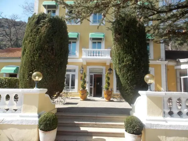 Logis Hotel le Cedre de Soyons
