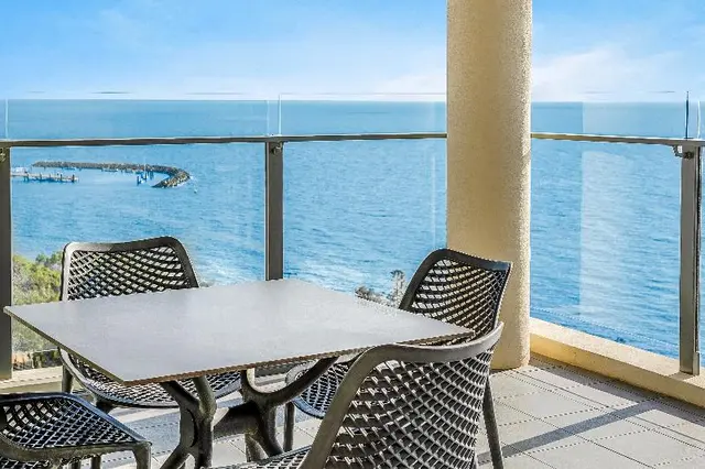 Oaks RedCliffe Mon Komo Suites