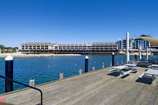 Dolphin Quay Apartment Hotel