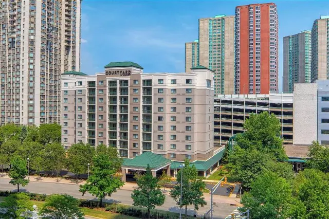 Courtyard Jersey City Newport