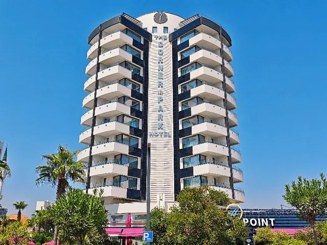 The Corner Park Hotel