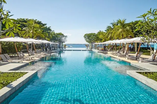 Crimson Resort & Spa Mactan