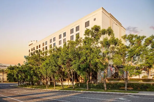 Zessa Orange County Airport A Doubletree Hilton