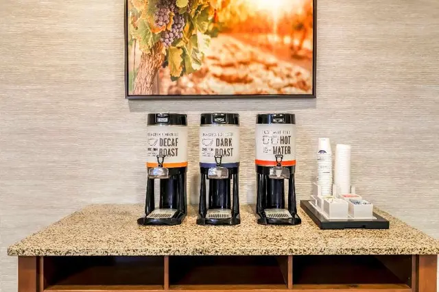 Hampton Inn & Suites Windsor - Sonoma Wine Country