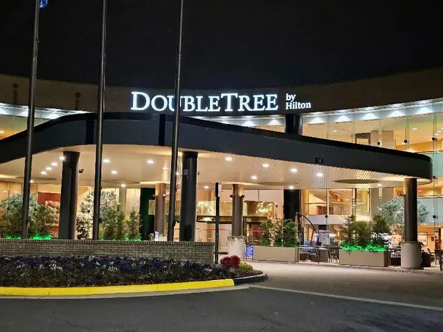 DoubleTree by Hilton Washington Dulles Airport