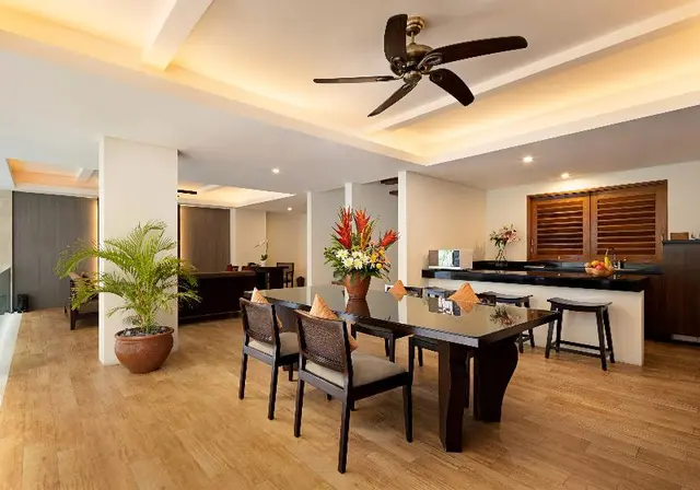 Villa Kayu Raja