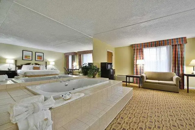 Clarion Hotel Conference Center South