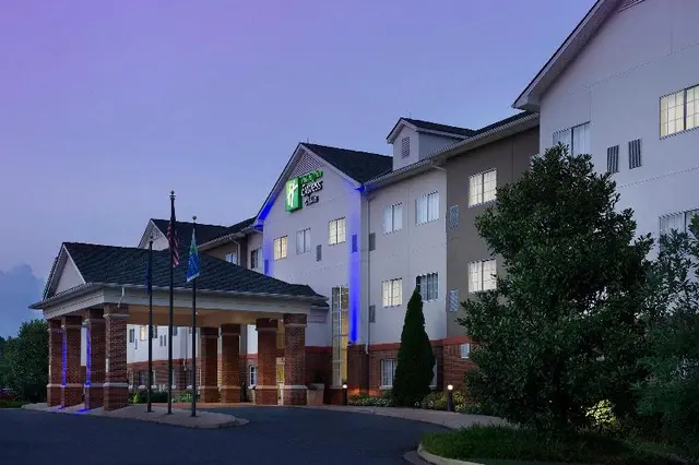 Holiday Inn Express and Suites Charlottesville