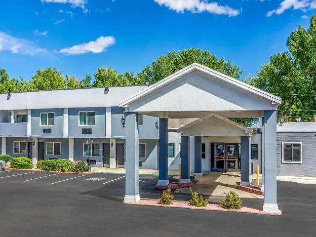 Best Western Crossroads Inn