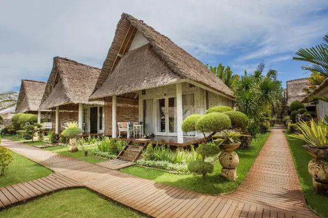 Bay Shore Huts Lembongan