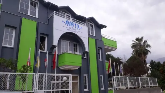 Anita Kemer Noch Hotel