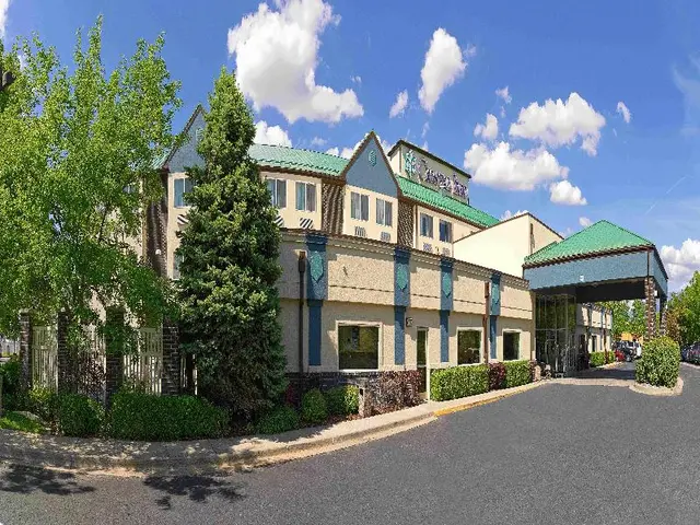 Crystal Inn Hotel & Suites West Valley