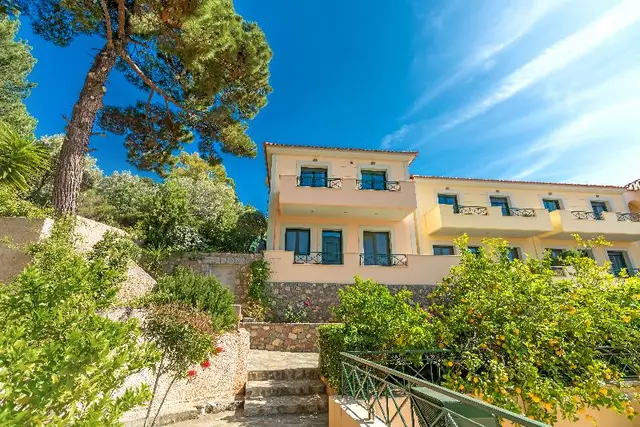 Ai Yannis Suites & Apartments