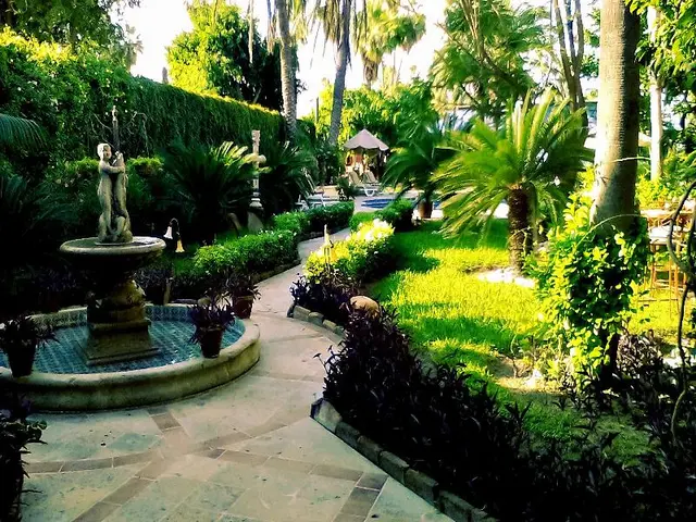 El Encanto Inn & Suites