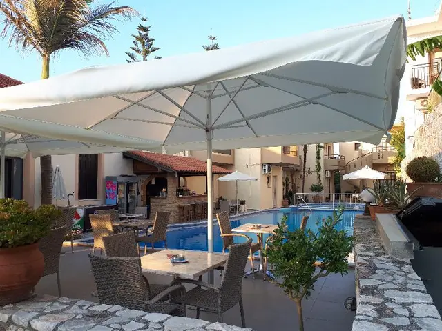 Lola Apartments