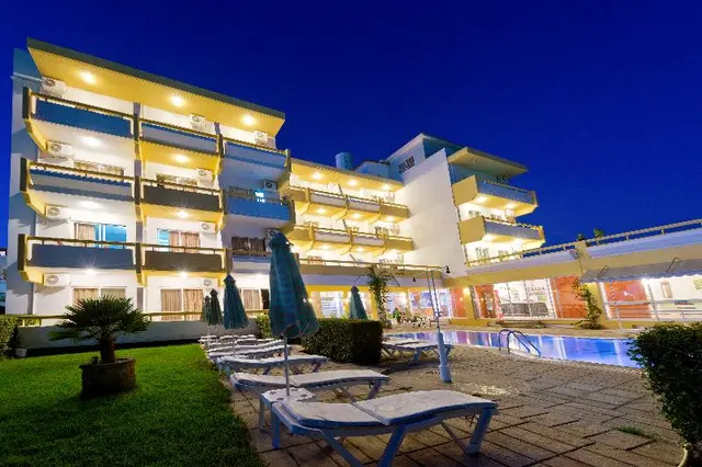 Trianta Hotel Apartmentos