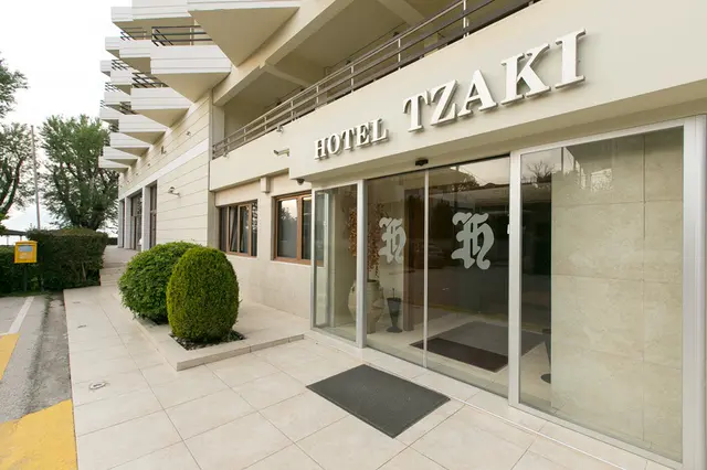 Tzaki Hotel & Restaurant