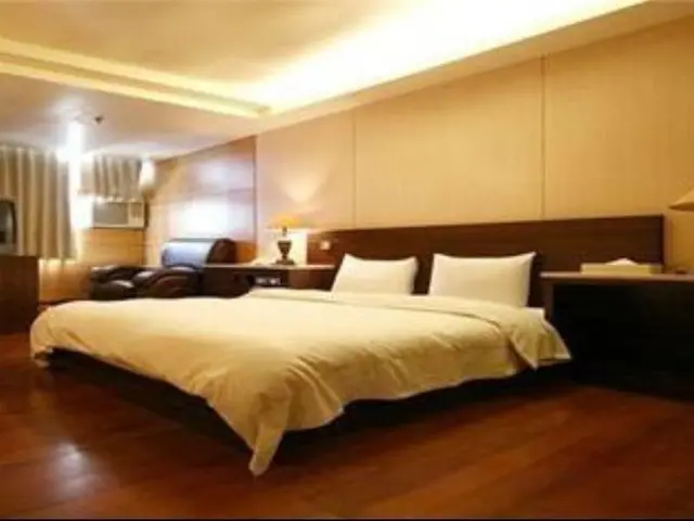 Zaw Jung Business Hotel