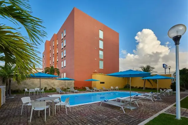 City Express Junior Cancun