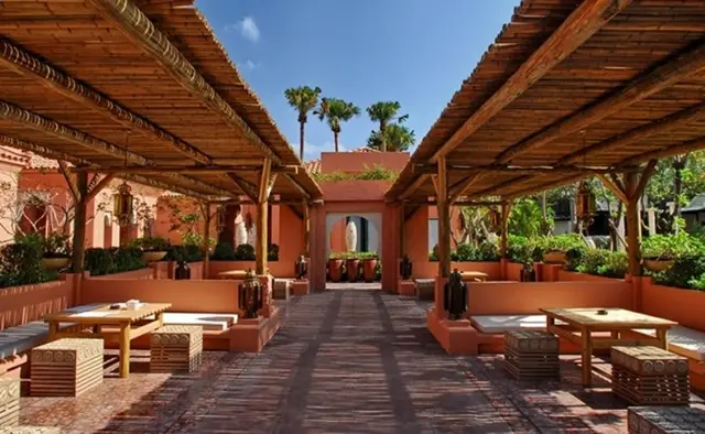 Amanda Hotel