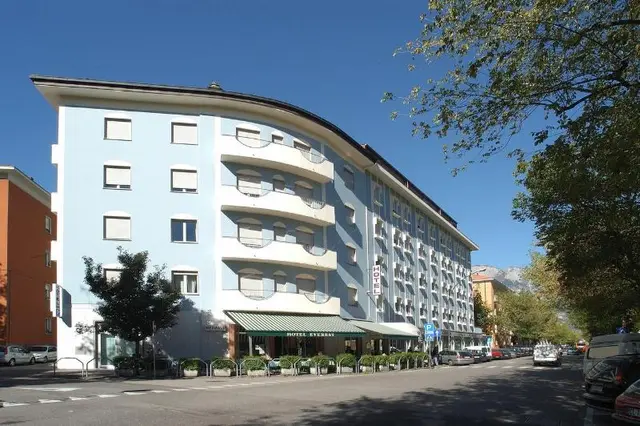 Everest Hotel