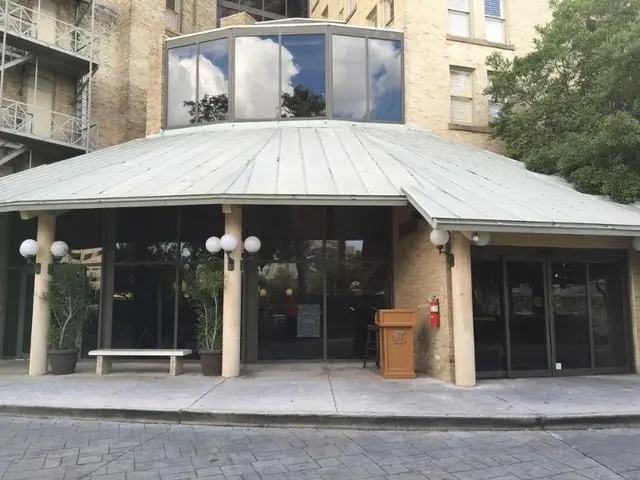 Crockett Hotel